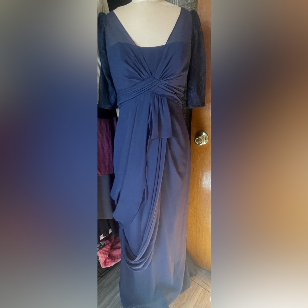 Navy silk blend White by Vera Wang gorgeous draped gown sz 6